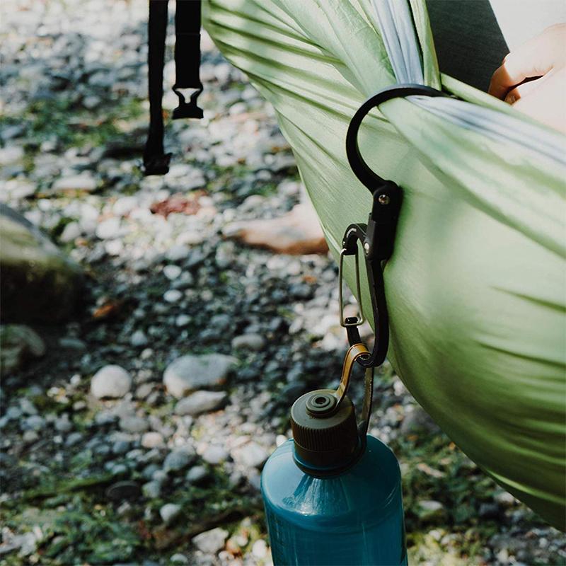 Karabinerhaken mit drehbarem Klapphaken(Zufällige Farbe)