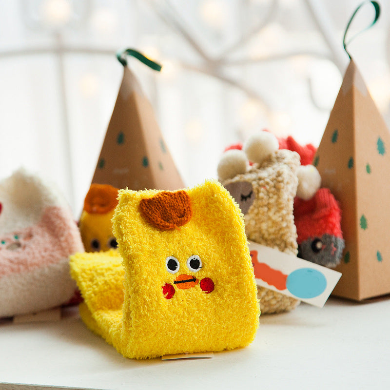 Weihnachtsgeschenkbox – süße Plüschsocken(4 Paare)
