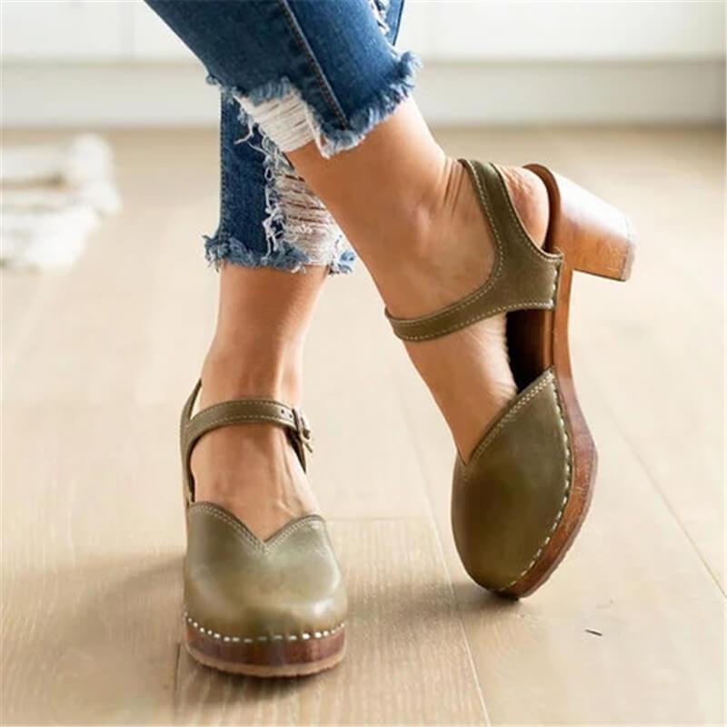 Modische Sandalen Damenschuhe mit Gürtelschnalle
