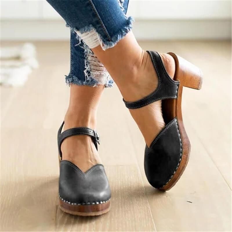 Modische Sandalen Damenschuhe mit Gürtelschnalle