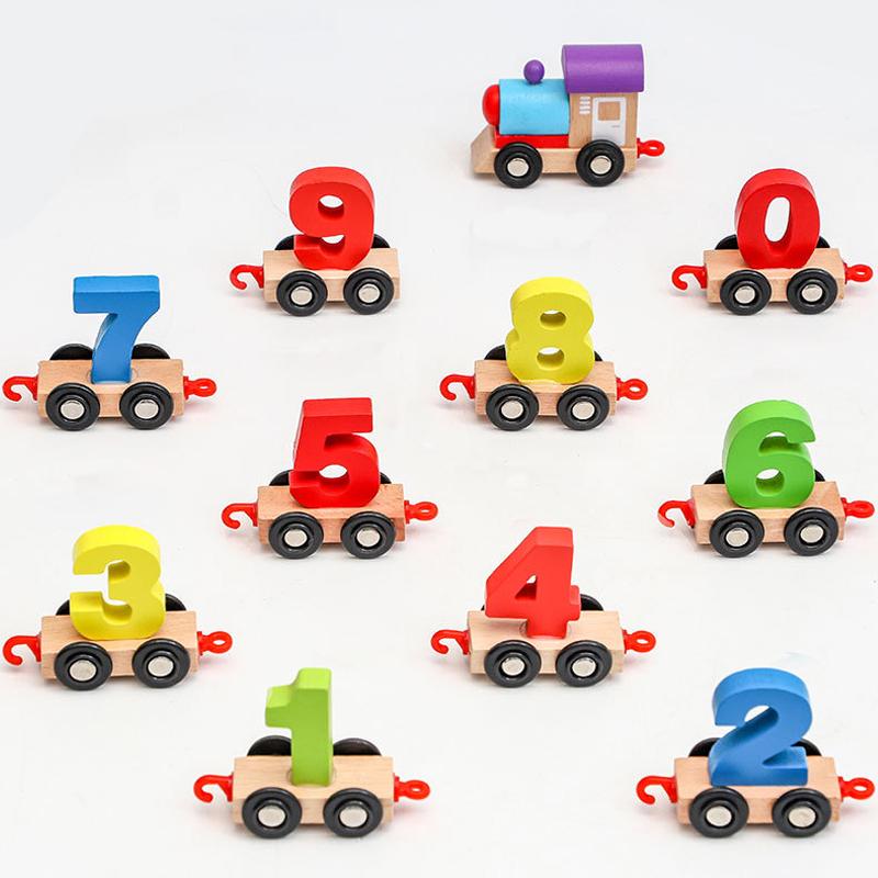 Digitales Zugspielzeug aus Holz