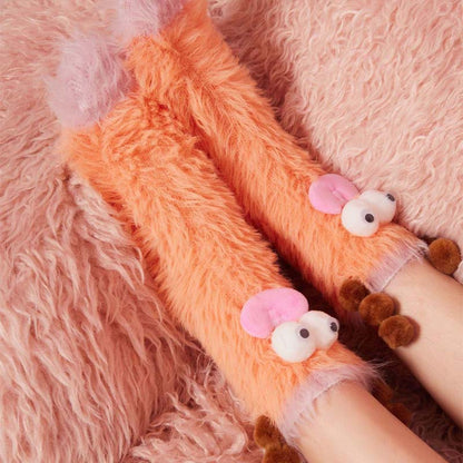 Dreidimensionale Socken aus korallfarbenem Samt