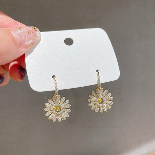 Elegante kleine Gänseblümchen-Ohrringe