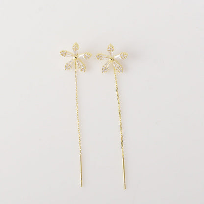 Glänzende Diamantblumenohrringe