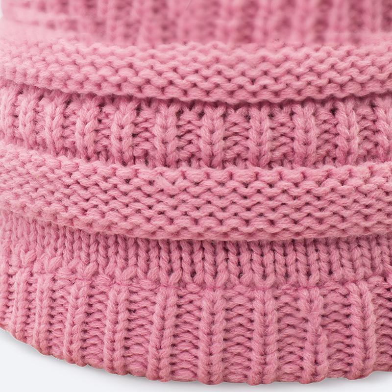 Weiche Strickpferdeschwanzkappe